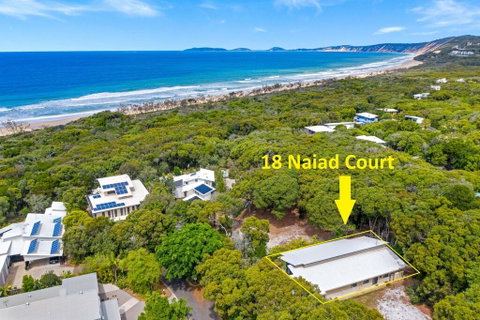 18 Naiad Court - Rainbow Shores, Modern Beach House, Walk To Beach - Accommodation Rockhampton 3