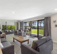 19 'Bay Parklands' 2 Gowrie Avenue - ground floor renovated unit with water views  WIFI - Accommodation Rockhampton