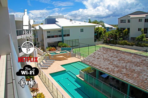 1BR Coolum Beach , Roof Terrace, Spa, Tennis, Pool - Accommodation Rockhampton 0