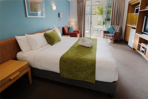1BR Coolum Beach , Roof Terrace, Spa, Tennis, Pool - Accommodation Rockhampton 3