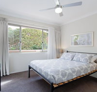 2 'Bronte Court' 17 Magnus Street - air con complex pool and centrally located - Accommodation Rockhampton