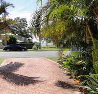 2 'Copacabana' 61 Sandy Point Road - cute unit with water views from the balcony - Accommodation Rockhampton