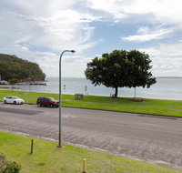 2 'Little Hut' 20 Kurrawa Close - Stunning water views of Little Beach - Accommodation Rockhampton