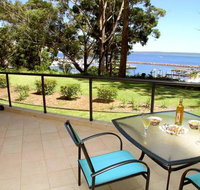2 'Magnus Pines' 52-56 Magnus Street - stunning unit with aircon water views  foxtel - Accommodation Rockhampton