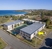 2 'The Dunes' 38 Marine Drive - pool tennis court and so close to the beach - Accommodation Rockhampton