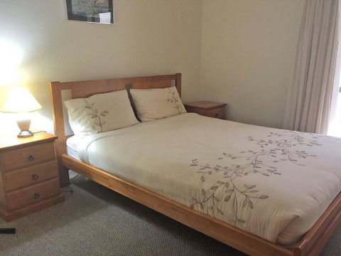 2 'Tradewinds', 110 Victoria Parade - Fantastic Unit With Waterviews & Close To The Marina - Accommodation Rockhampton 2