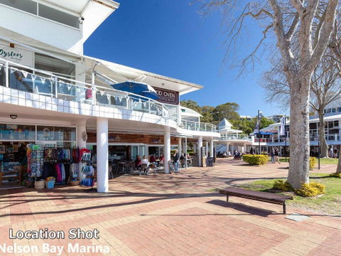 2 'Tradewinds', 110 Victoria Parade - Fantastic Unit With Waterviews & Close To The Marina - Accommodation Rockhampton 0