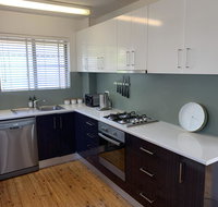 2 Bed Bar Beach Apartment - stroll to beach  cafes supermarket apartment 6 - Accommodation Rockhampton