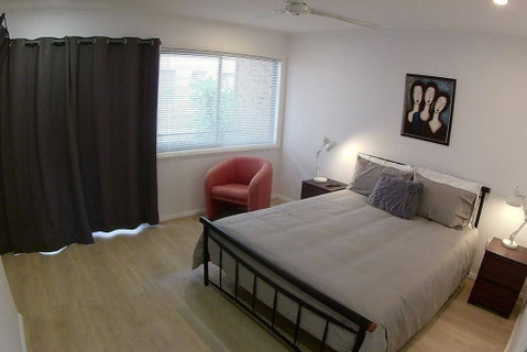 2 Bedroom Apartment In Surfers Central - Accommodation Rockhampton 2