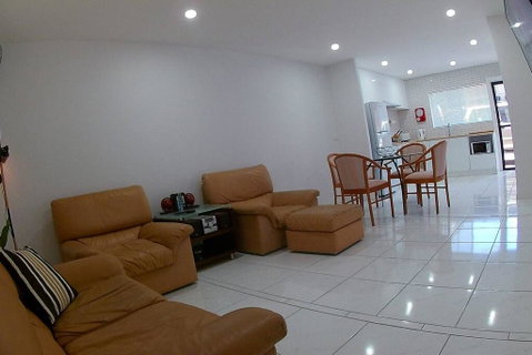 2 Bedroom Apartment In Surfers Central - Accommodation Rockhampton 0