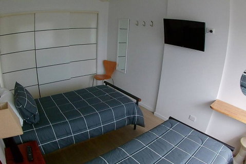 2 Bedroom Apartment In Surfers Central - Accommodation Rockhampton 3