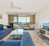 2 Bedroom Top Floor Unit - Ocean Views and Pool - Accommodation Rockhampton