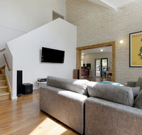 2 Marma Retreat with jacuzzi heated pool pet friendly Foxtel - Accommodation Rockhampton
