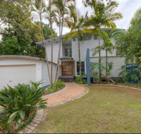 2 Satinwood Drive - Rainbow Shores Executive Level Beach House Pool Walk to Beach - Accommodation Rockhampton