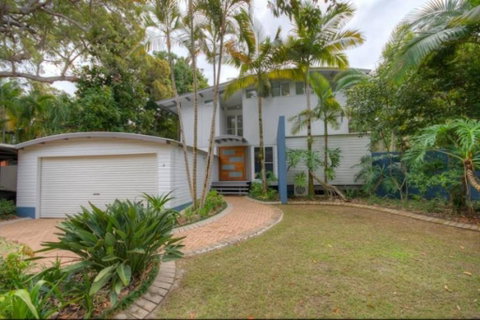 2 Satinwood Drive - Rainbow Shores, Executive Level Beach House, Pool, Walk To Beach - Accommodation Rockhampton 0