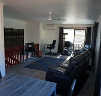 2-29 Rumbalara Avenue - Rainbow Beach Bring your dog or your cat or bring both Free Wi-Fi - Accommodation Rockhampton