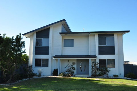 21 Tingira Close - Family Home In A Quiet Street Enjoying Ocean Views - Accommodation Rockhampton 0