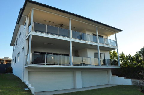 21 Tingira Close - Family Home In A Quiet Street Enjoying Ocean Views - Accommodation Rockhampton 1