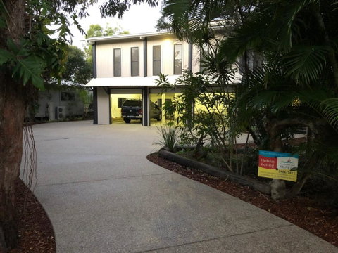 25 Naiad Court - Rainbow Shores, The Ultimate Beachside Executive Property, Air Conditioned - Accommodation Rockhampton 0