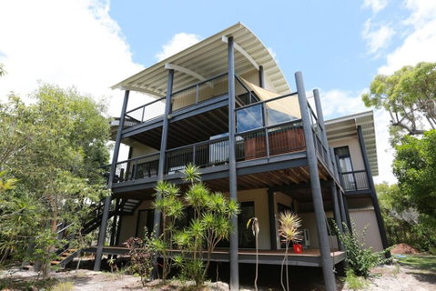 25 Naiad Court - Rainbow Shores, The Ultimate Beachside Executive Property, Air Conditioned - Accommodation Rockhampton 3