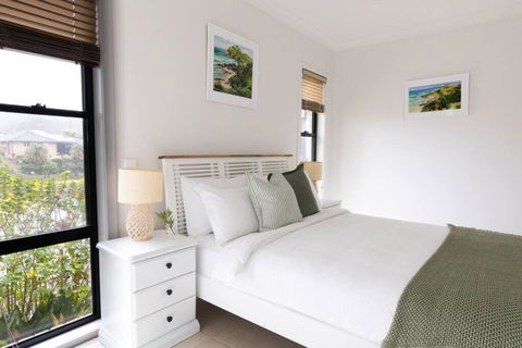 CABA17 - Waterfront Home With A Pool! - Accommodation Rockhampton 3