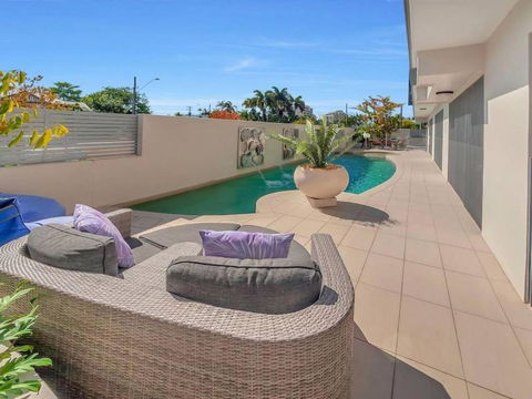 Cairns North 4-Bed With Outdoor Dining & Pool - Accommodation Rockhampton 4