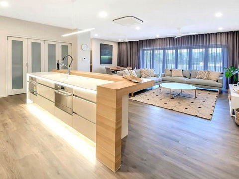 Cairns North 4-Bed With Outdoor Dining & Pool - Accommodation Rockhampton 2