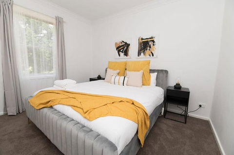 Canobolas Cottage, Amazing Farm Stay, 4 King Beds - Accommodation Rockhampton 2