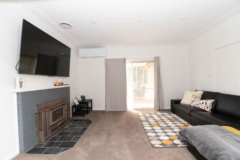 Canobolas Cottage, Amazing Farm Stay, 4 King Beds - Accommodation Rockhampton 1