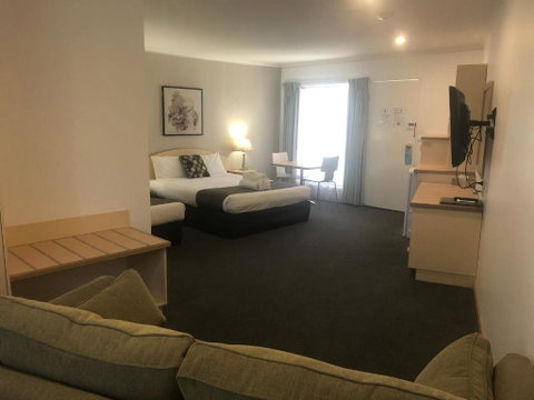 CAPRICORN MOTOR Inn - Accommodation Rockhampton 2