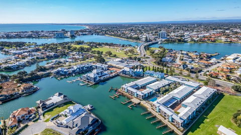 C Mandurah Apartment Resort - Accommodation Rockhampton 0