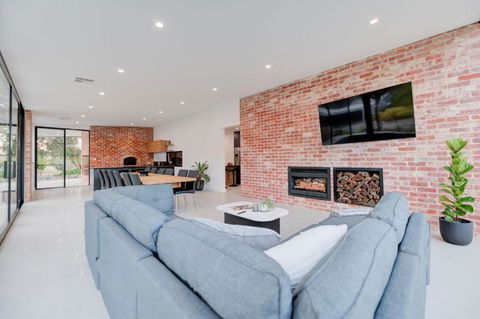 CASALE ESTATE - Accommodation Rockhampton 1