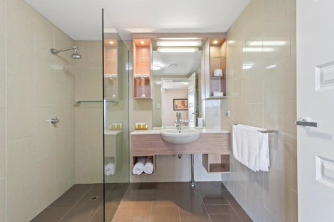 CBD Executive Apartments - Accommodation Rockhampton 1