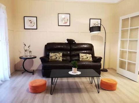 Charming1886 - Accommodation Rockhampton 0