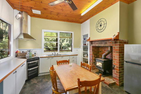 Charnwood Cottages In Warburton - Accommodation Rockhampton 3