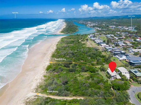 Classic Beach House On Surfside - Pet Friendly - Accommodation Rockhampton 2