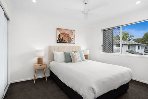 Comfortable 3-Bed Retreat Close Parks - Accommodation Rockhampton 4