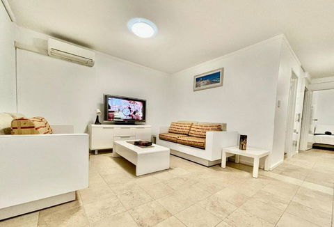 Coastal Beach Retreat Scarborough Pool & Slide! - Accommodation Rockhampton 3