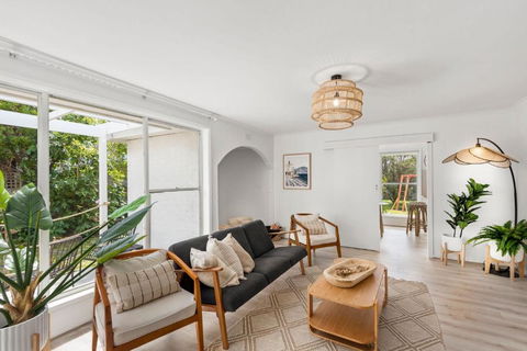 Collins Coastal - Accommodation Rockhampton 2