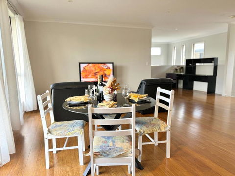 Cozy Share Suite In Coopers Plains - Double Room With Private Bathroom - Accommodation Rockhampton 2