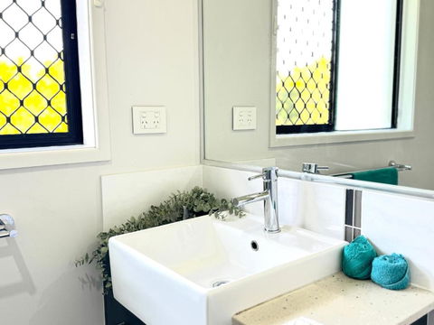 Cozy Share Suite In Coopers Plains - Double Room With Private Bathroom - Accommodation Rockhampton 3
