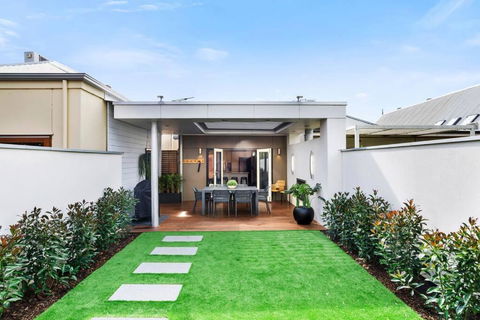 Cute As A Button - Picket Fence 3 Bed Stylish Home - Accommodation Rockhampton 2