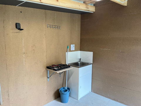Derby Digs Cabin - Accommodation Rockhampton 4