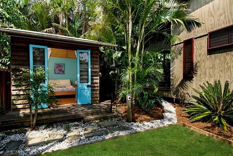 2b Manfred St - The Wave House - Accommodation Rockhampton 2