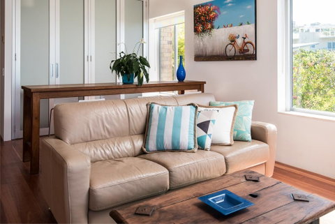 2BR Coolum Beachfront , 180 Views , Wine, Netflix - Accommodation Rockhampton 3
