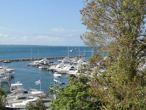 3 'Paradiso', 4 Laman Street - Aircon, Pool, Heart Of Town, Water Views - Accommodation Rockhampton 0
