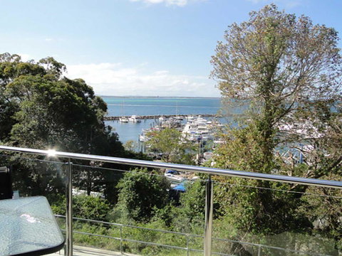 3 'Paradiso', 4 Laman Street - Aircon, Pool, Heart Of Town, Water Views - Accommodation Rockhampton 1