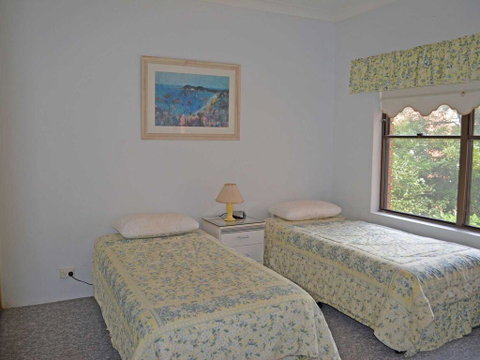 3 'Sailfish' 46 Magnus Street - Accommodation Rockhampton 3