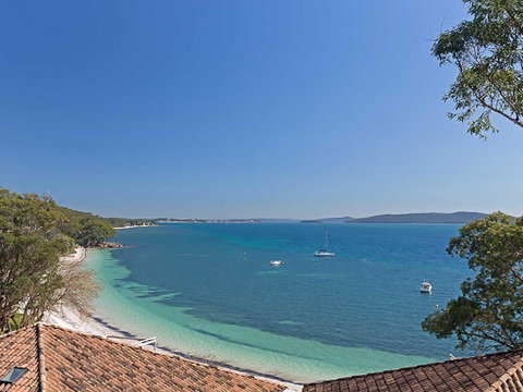 3 'Sebastapol' 66 Thurlow Avenue - Gorgeous Unit Overlooking Dutchies Beach - Accommodation Rockhampton 1
