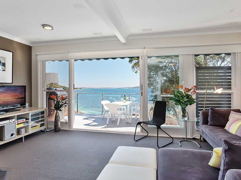 3 'Sebastapol' 66 Thurlow Avenue - Gorgeous Unit Overlooking Dutchies Beach - Accommodation Rockhampton 2